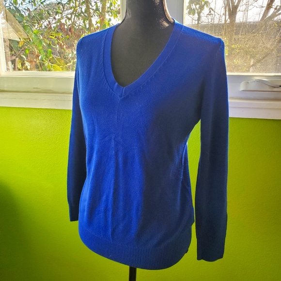 Banana Republic Sweaters - Banana Republic V-Neck Sweater